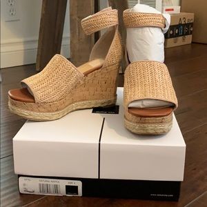 Dolce Vita Otto Wedge in Natural Raffia